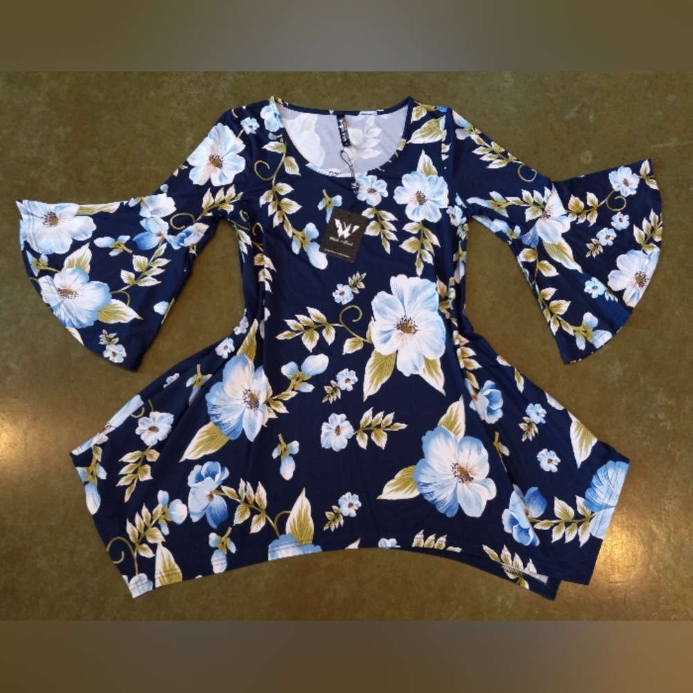 NWT Blue Floral Tunic Top w/Pockets Size M